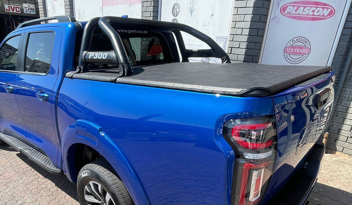 Tonneau cover on a GWM P300 double cab