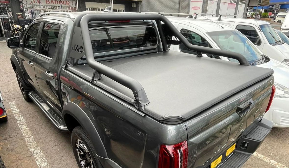 Tonneau cover on a JAC T9 double cab