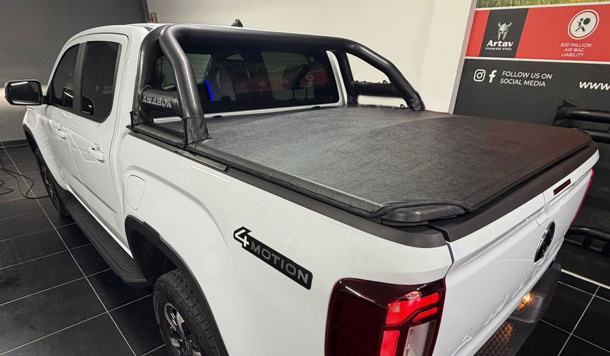 Tonneau cover on a Volkswagen Amarok double cab, another angle