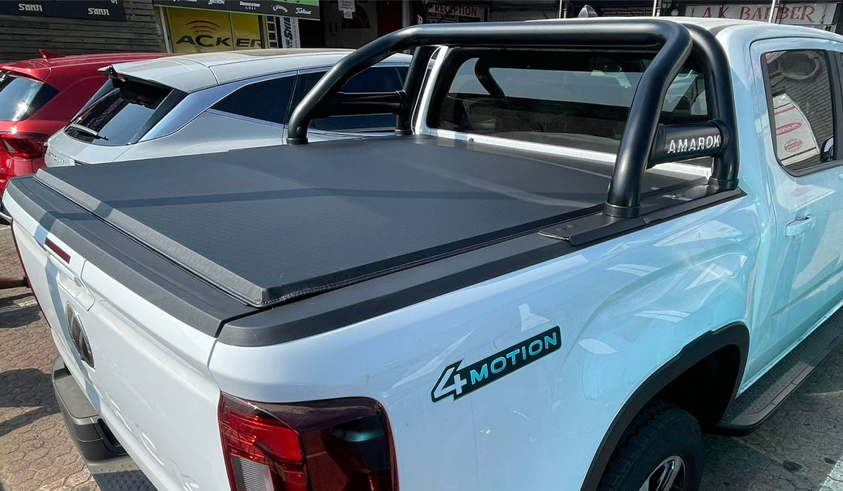 Tonneau cover on a Volkswagen Amarok double cab
